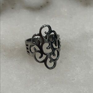 Elegant Silver Filigree Ring
